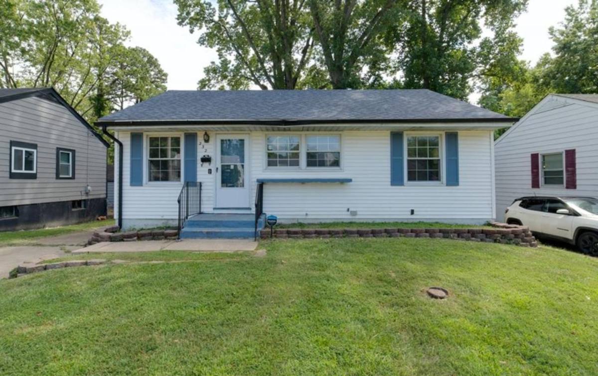 House for rent at 232 Cameron Rd, Saint Louis, MO 63137