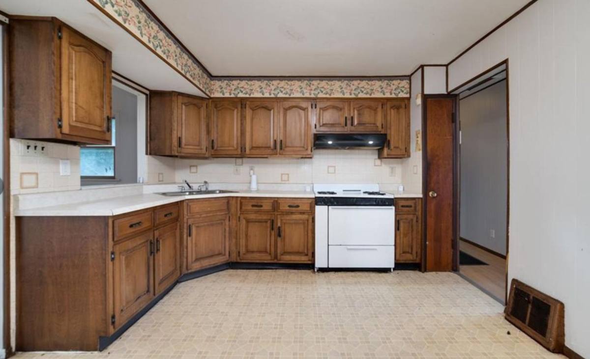 House for rent at 232 Cameron Rd, Saint Louis, MO 63137
