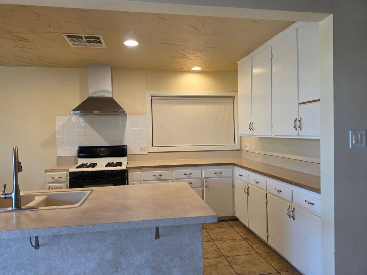 Apartment for rent at 540-570 S Highland Dr, Palm Springs, CA 92264