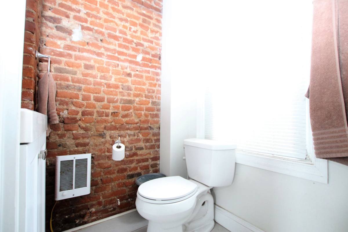 Apartment for rent at 960 N 5th St, Philadelphia, PA 19123