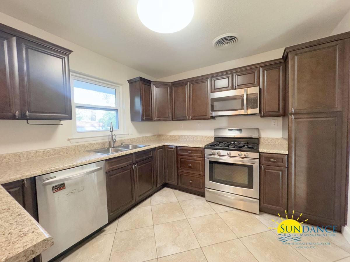 House for rent at 305 Leah Miller Dr, Fort Walton Beach, FL 32548