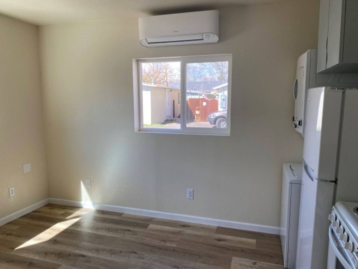 Apartment for rent at 343 345 Berrydale Ave, Medford, OR 97501