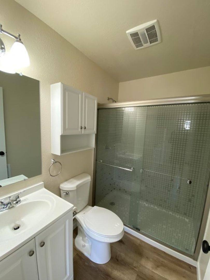Apartment for rent at 343 345 Berrydale Ave, Medford, OR 97501