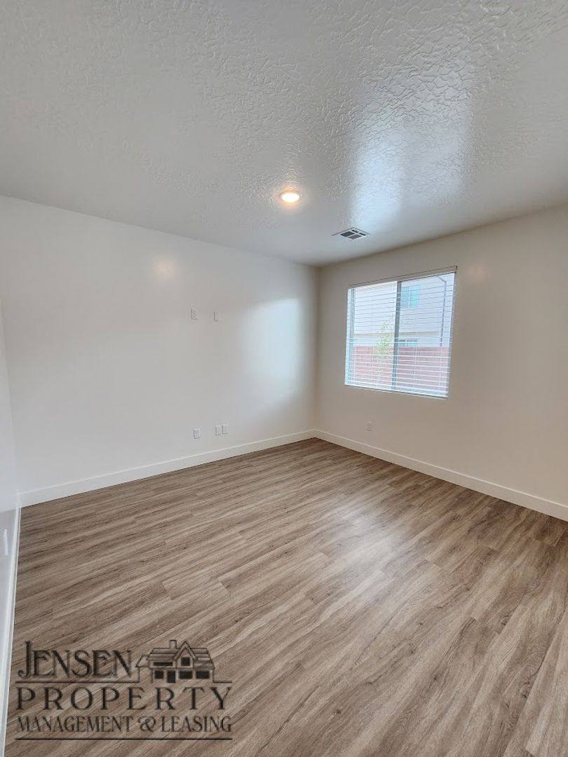House for rent at 5912 S Legolas Lane, Saint George, UT 84790