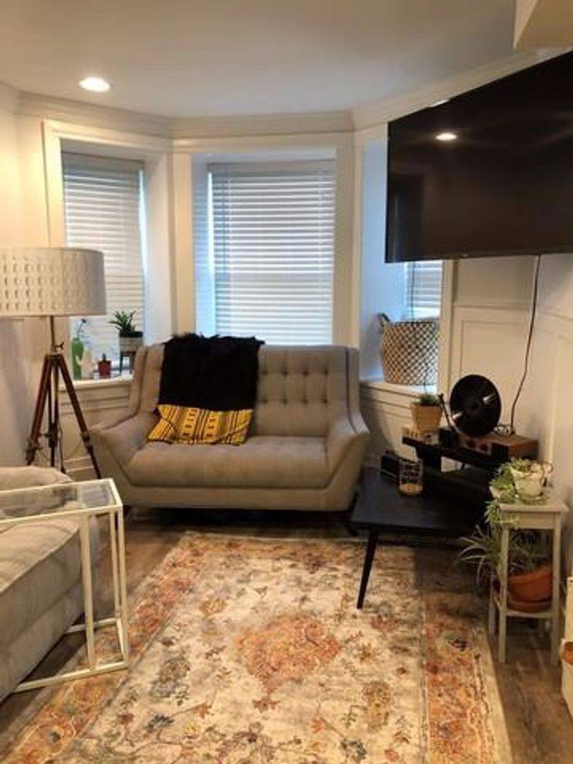 Apartment for rent at 1719 N Maplewood Ave Garden, Chicago, IL 60647