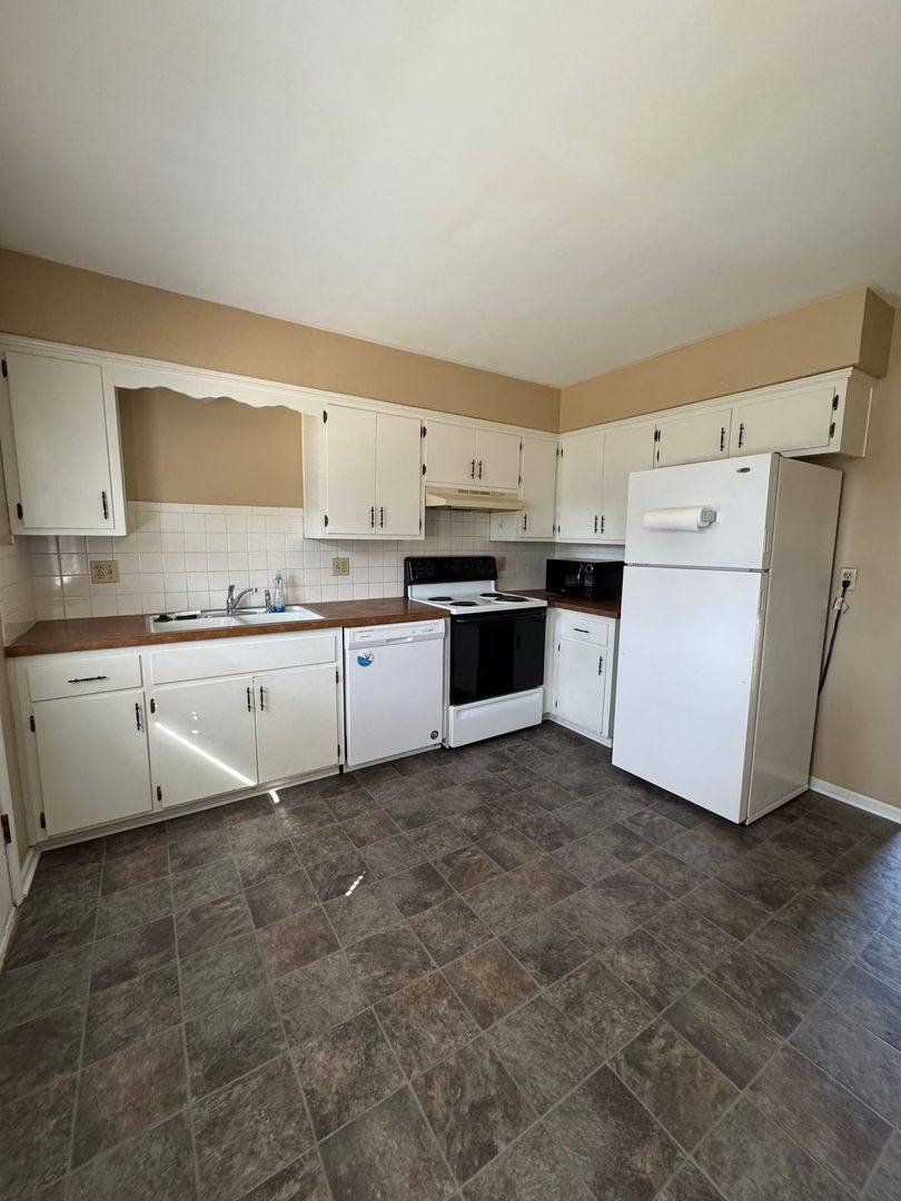 House for rent at 12321 W 71st St, Shawnee, KS 66216