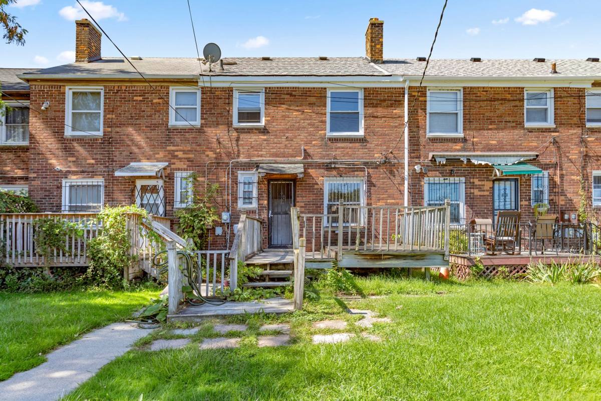 Townhouse for rent at 450 Marquette, Detroit, MI 48214