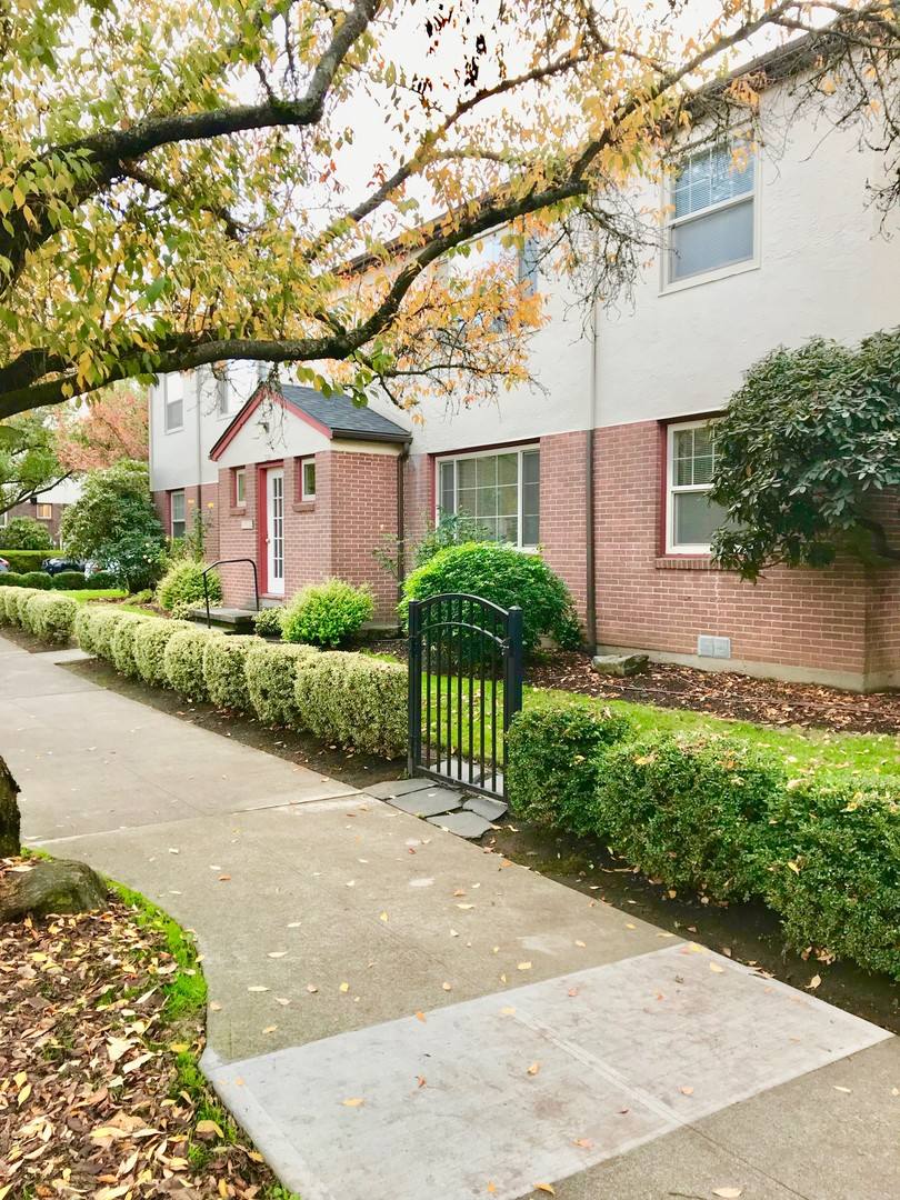 Apartment for rent at 815 SE 42nd Ave, Portland, OR 97215