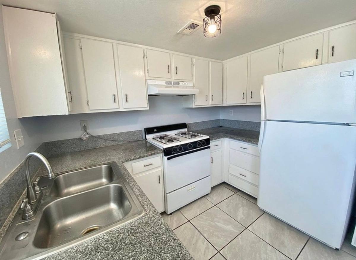 Apartment for rent at 1313 Bernard St, Bakersfield, CA 93305