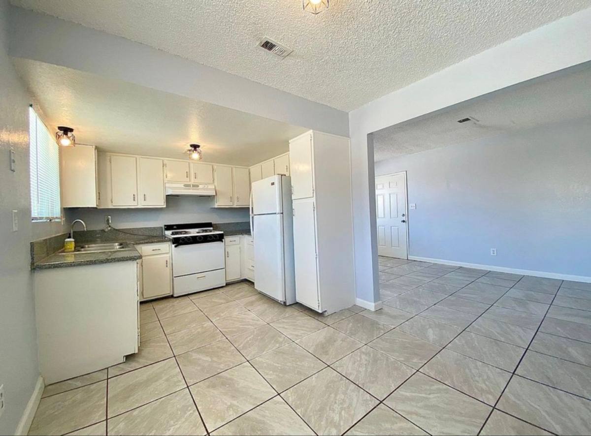 Apartment for rent at 1313 Bernard St, Bakersfield, CA 93305
