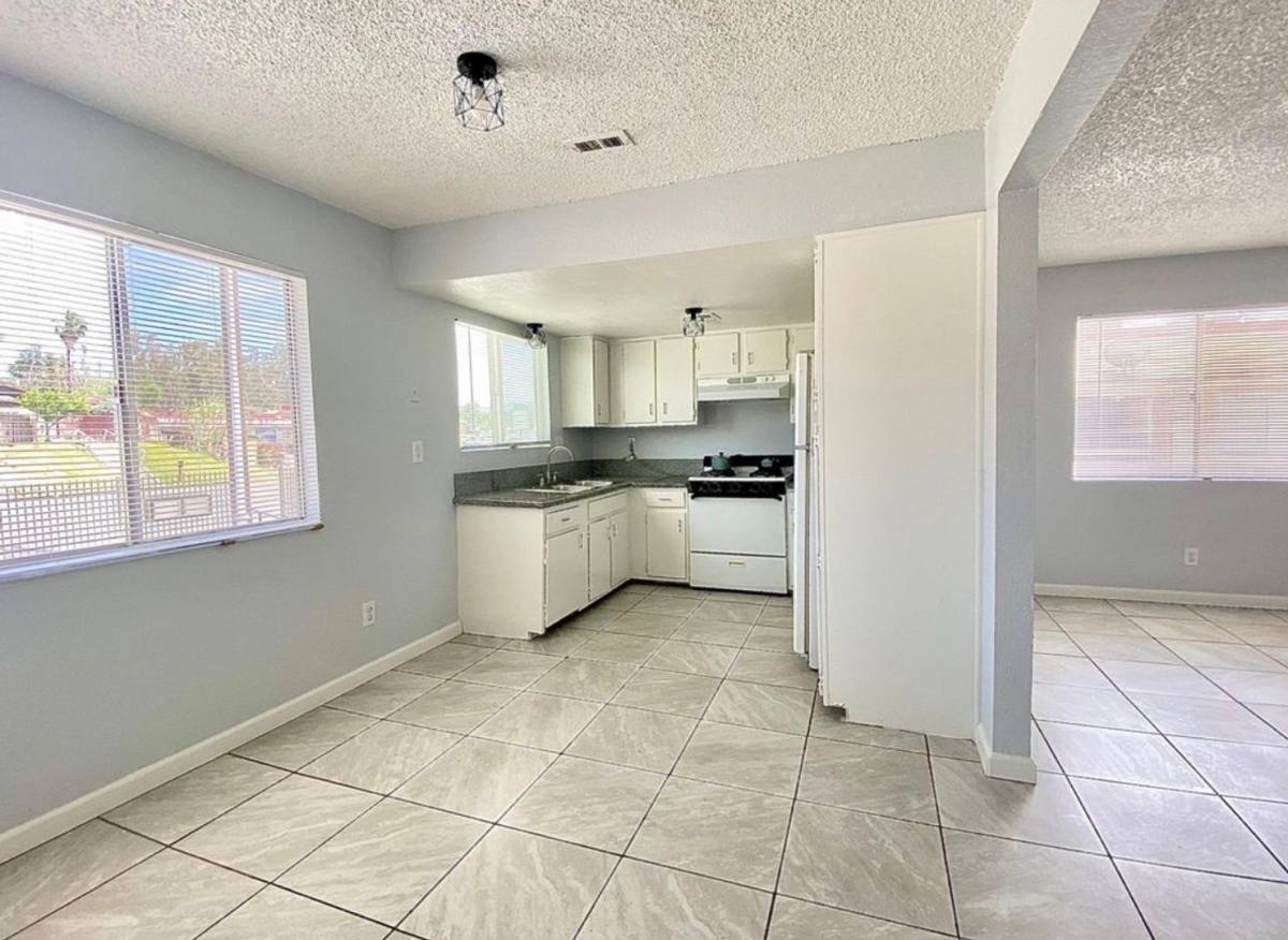 Apartment for rent at 1313 Bernard St, Bakersfield, CA 93305
