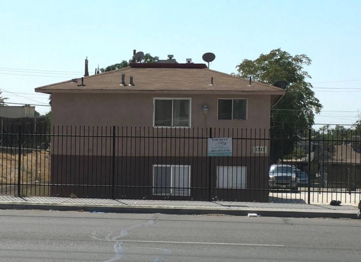 Apartment for rent at 1313 Bernard St, Bakersfield, CA 93305