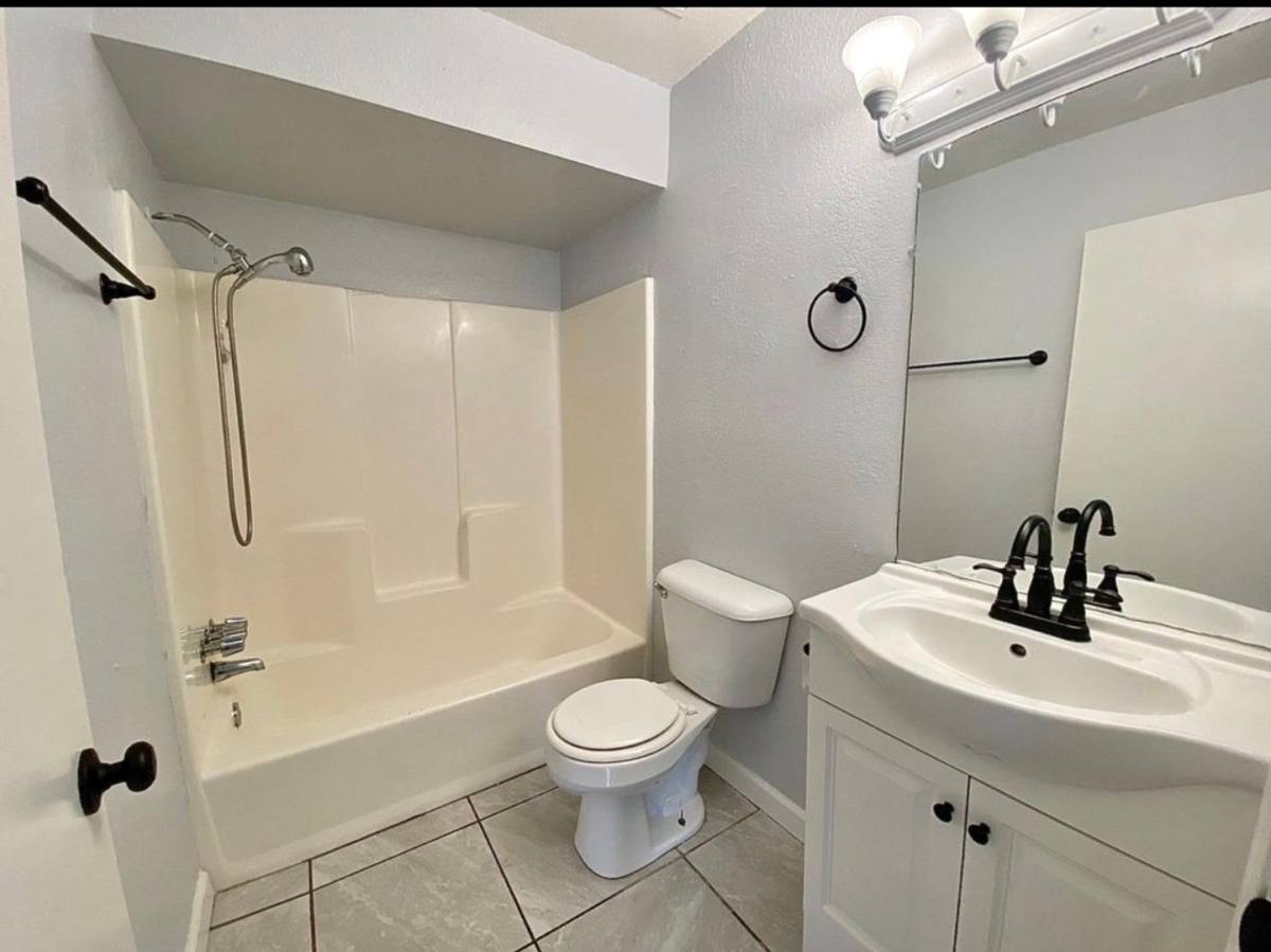Apartment for rent at 1313 Bernard St, Bakersfield, CA 93305