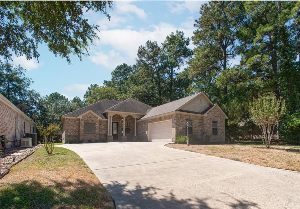 House for rent at 93 Wick Willow Rd, Montgomery, TX 77356