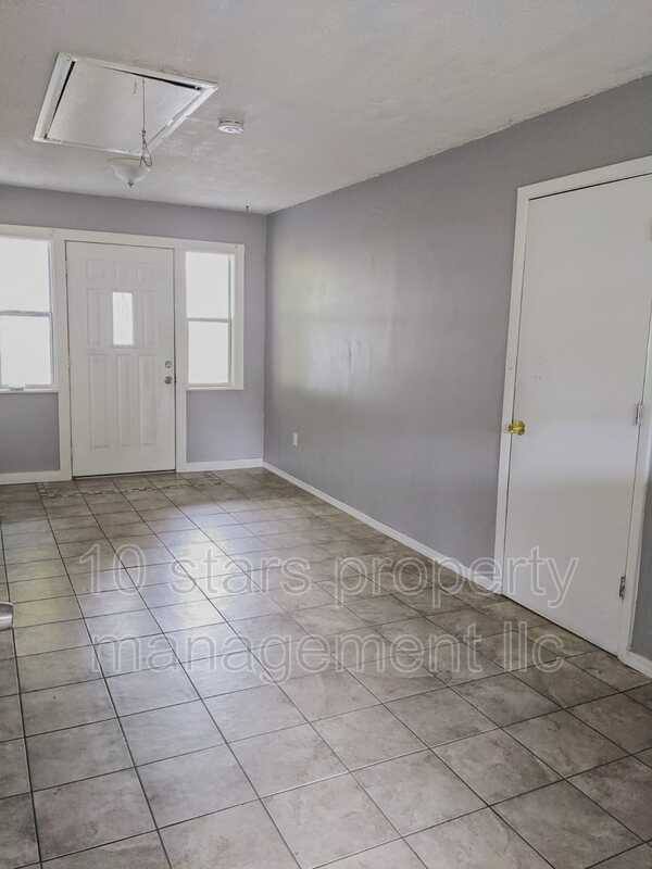 House for rent at 6900 16th St N, Saint Petersburg, FL 33702