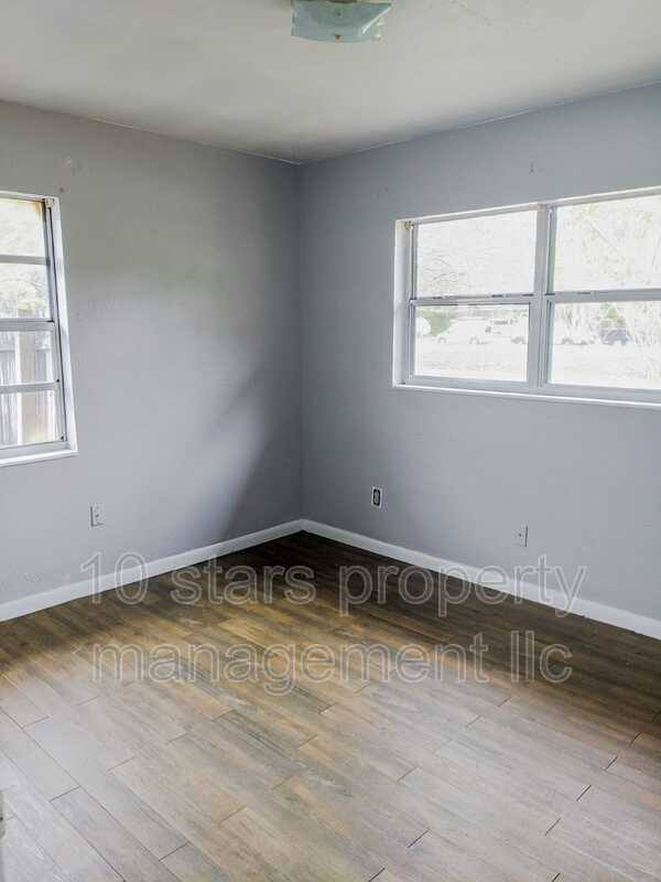 House for rent at 6900 16th St N, Saint Petersburg, FL 33702