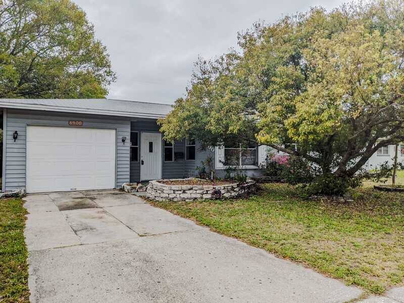 House for rent at 6900 16th St N, Saint Petersburg, FL 33702
