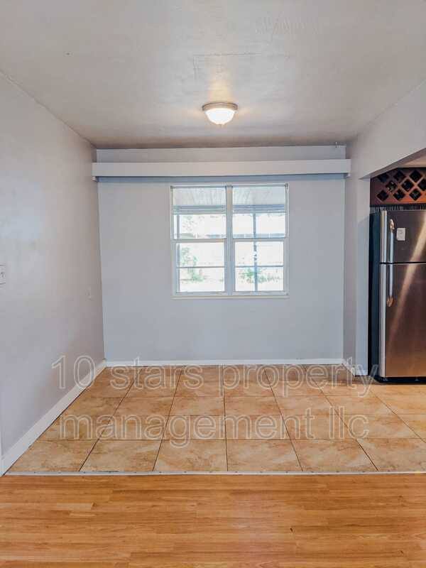 House for rent at 6900 16th St N, Saint Petersburg, FL 33702