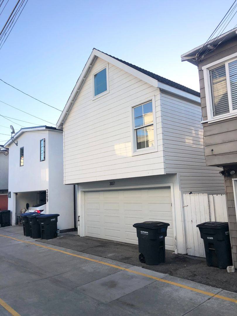 Apartment for rent at 307 33rd St, Newport Beach, CA 92663