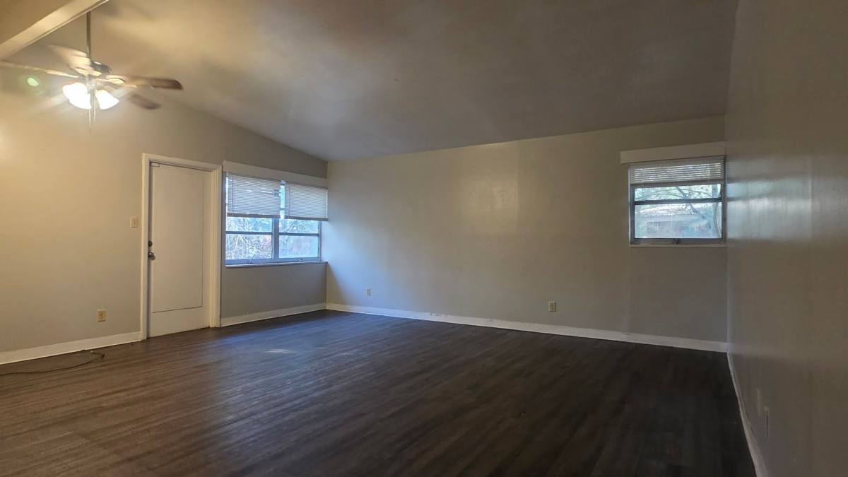 House for rent at 1967 S Riverview Circle, Albany, GA 31705