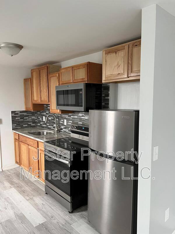 Apartment for rent at 1566 N 10th St #3, Reading, PA 19604