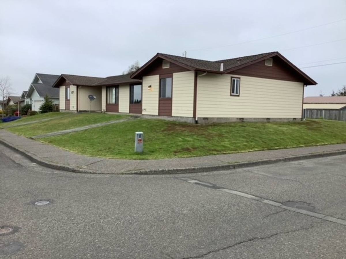 Apartment for rent at 1981 & 1983 Hayes St, North Bend, OR 97459