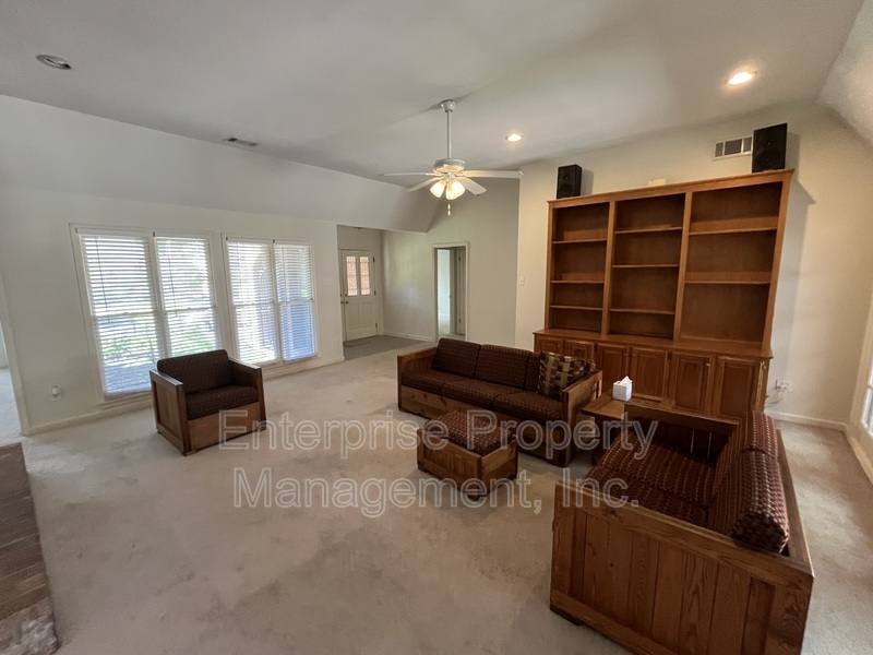 House for rent at 6700 N Kirby Oaks, Memphis, TN 38120