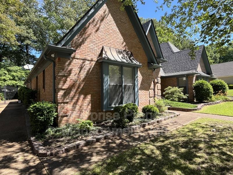 House for rent at 6700 N Kirby Oaks, Memphis, TN 38120
