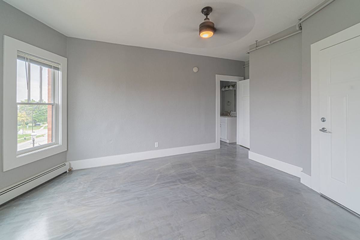 Apartment for rent at 718 15th St, Des Moines, IA 50314