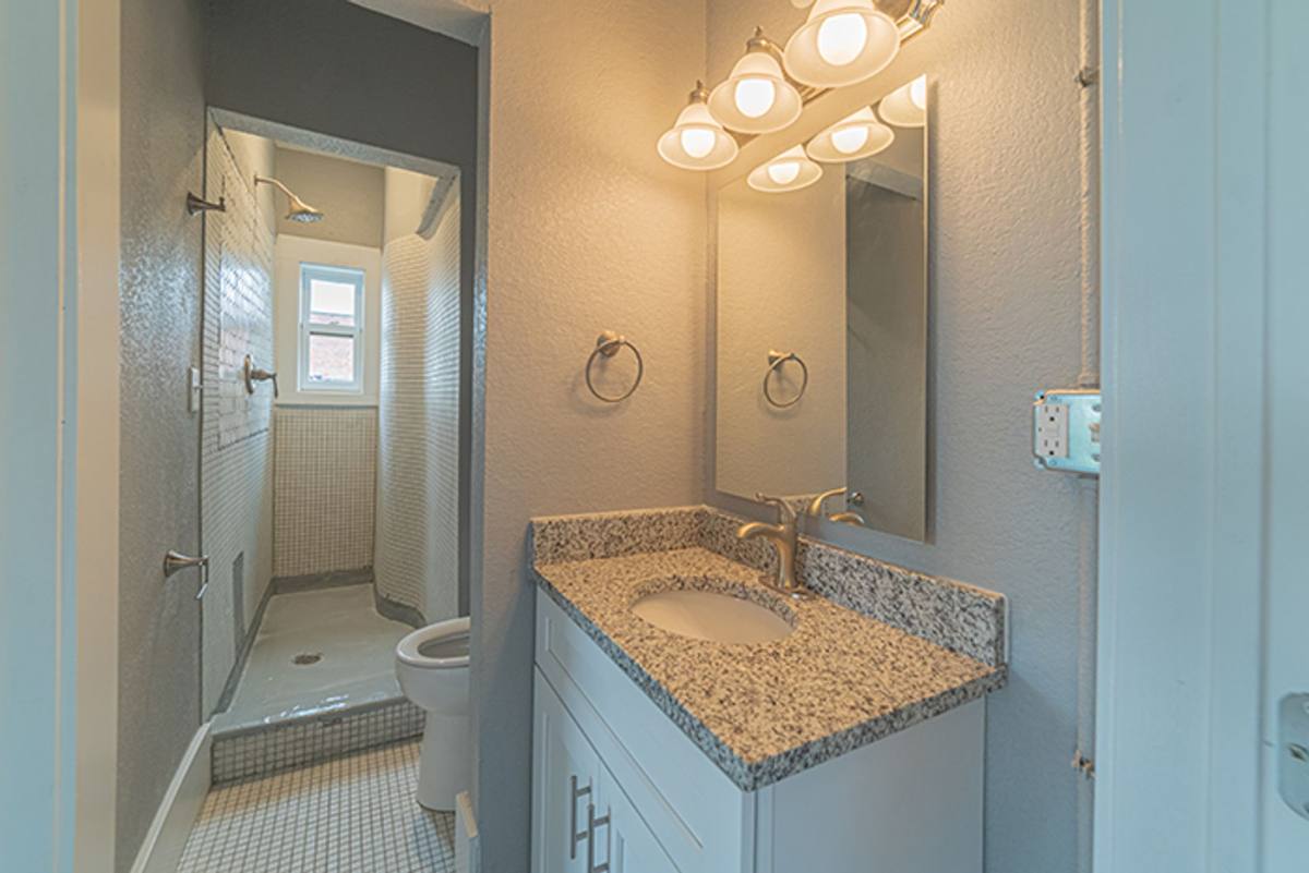 Apartment for rent at 718 15th St, Des Moines, IA 50314
