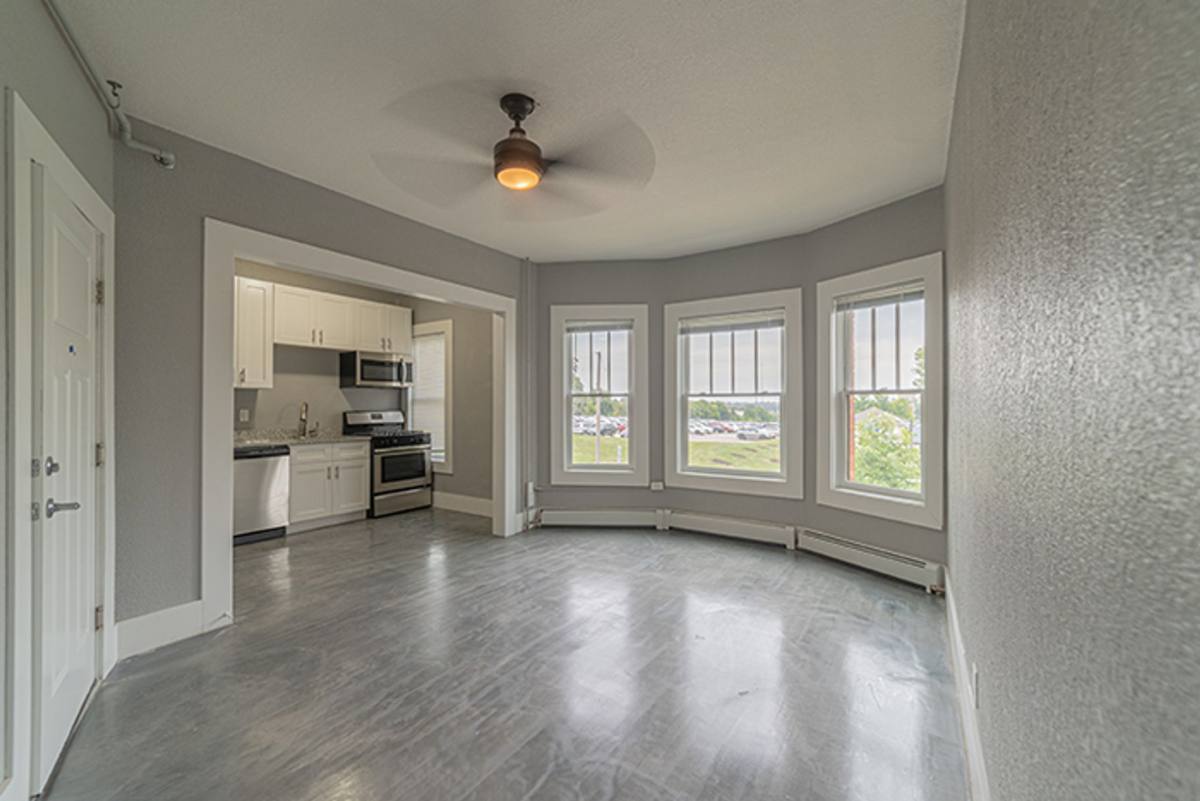 Apartment for rent at 718 15th St, Des Moines, IA 50314
