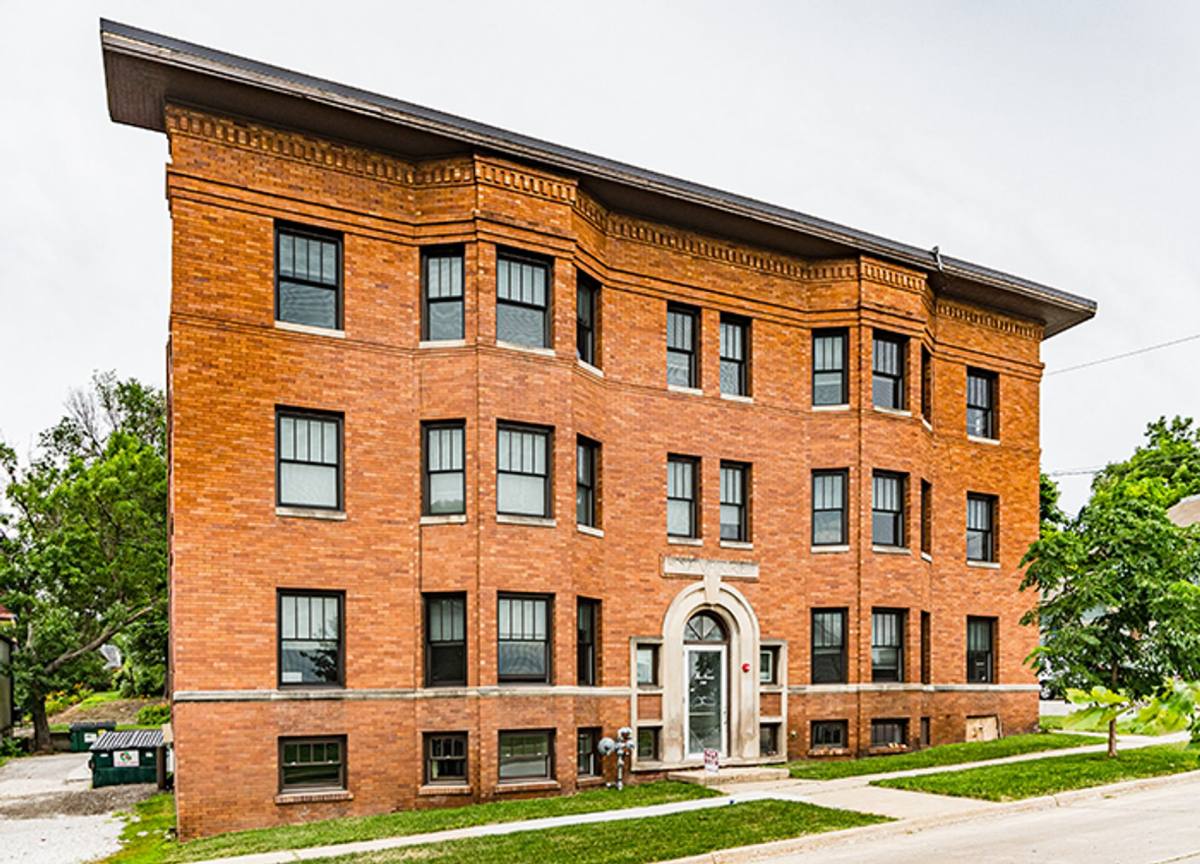 Apartment for rent at 718 15th St, Des Moines, IA 50314