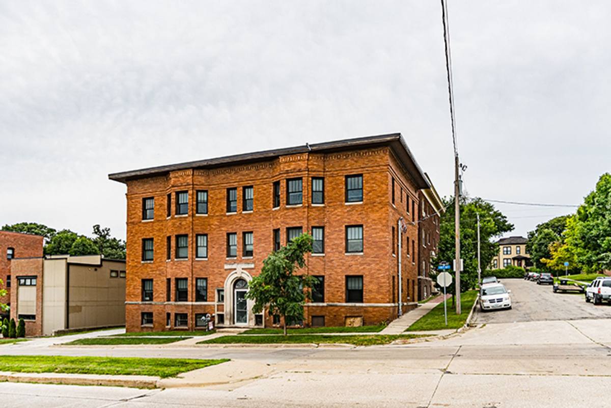 Apartment for rent at 718 15th St, Des Moines, IA 50314