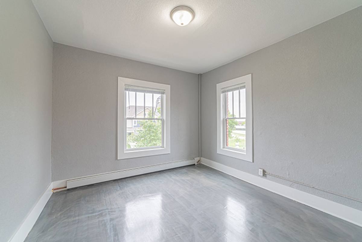 Apartment for rent at 718 15th St, Des Moines, IA 50314