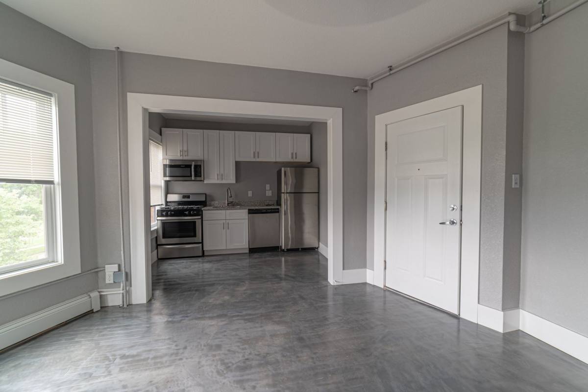 Apartment for rent at 718 15th St, Des Moines, IA 50314