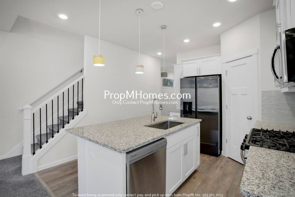 House for rent at 10709 SW 72nd Ave, Portland, OR 97223