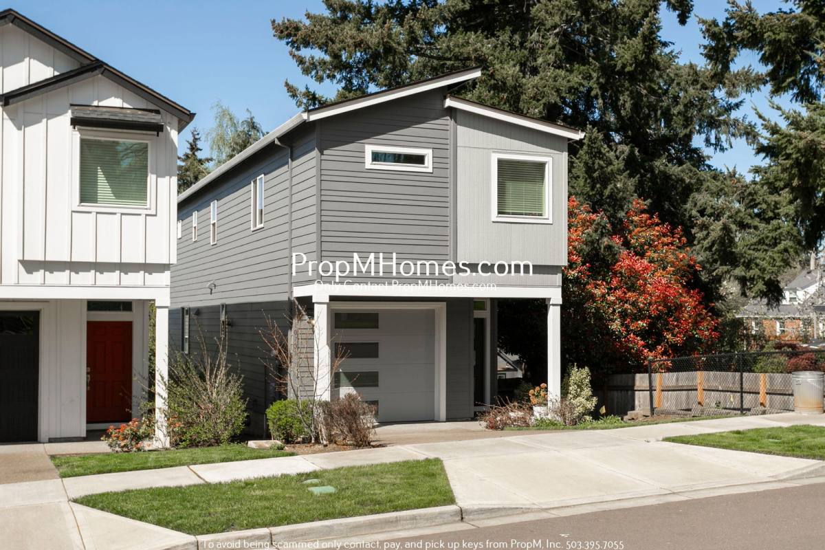 House for rent at 10709 SW 72nd Ave, Portland, OR 97223