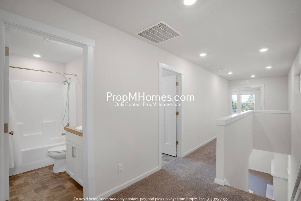 House for rent at 10709 SW 72nd Ave, Portland, OR 97223