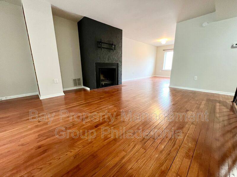 Townhouse for rent at 2115 Arch St #B, Philadelphia, PA 19103