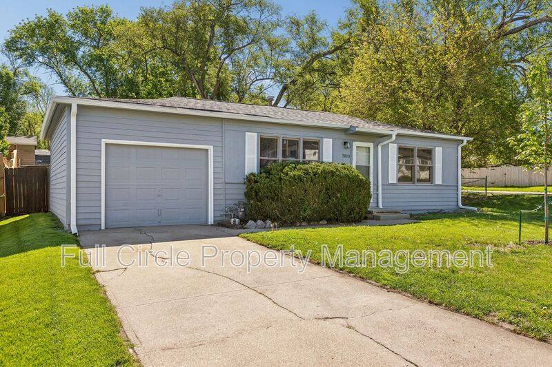 House for rent at 7013 La Vista Dr, La Vista, NE 68128