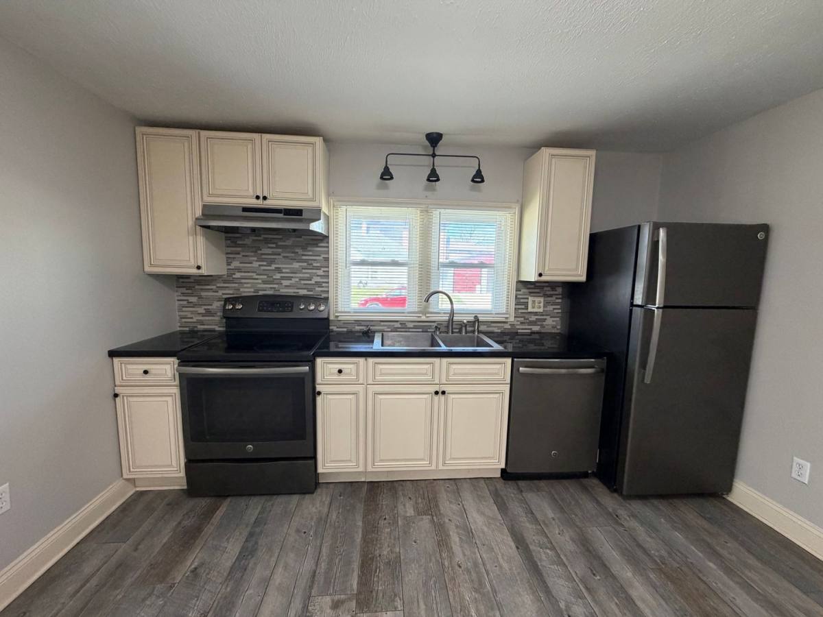 Townhouse for rent at 1128 N Jefferson, Springfield, MO 65802