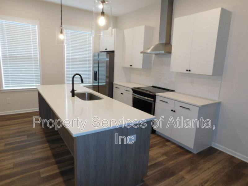 Townhouse for rent at 139 Pacer Place, Atlanta, GA 30342