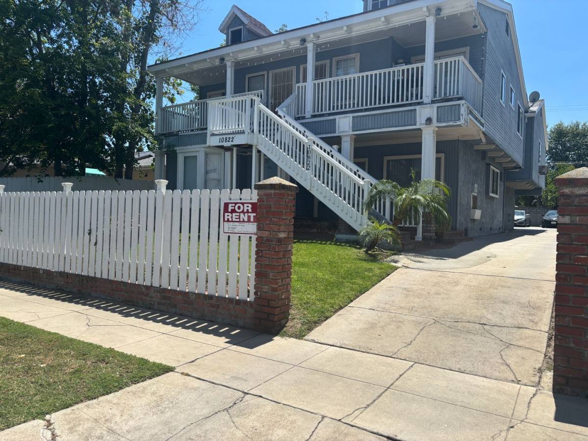 Apartment for rent at 10822 Hartsook St, North Hollywood, CA 91601