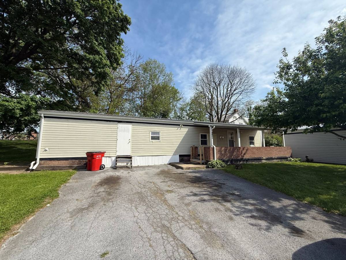 Apartment for rent at 408 S Carlisle St, Greencastle, PA 17225