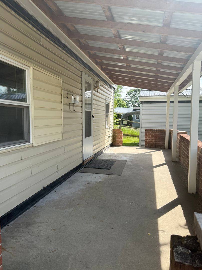 Apartment for rent at 408 S Carlisle St, Greencastle, PA 17225
