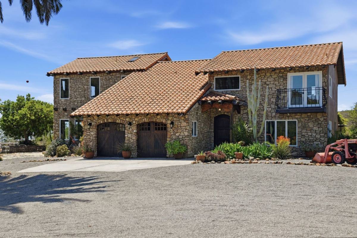 House for rent at 19948 Cerro Pedregoso, Escondido, CA 92029