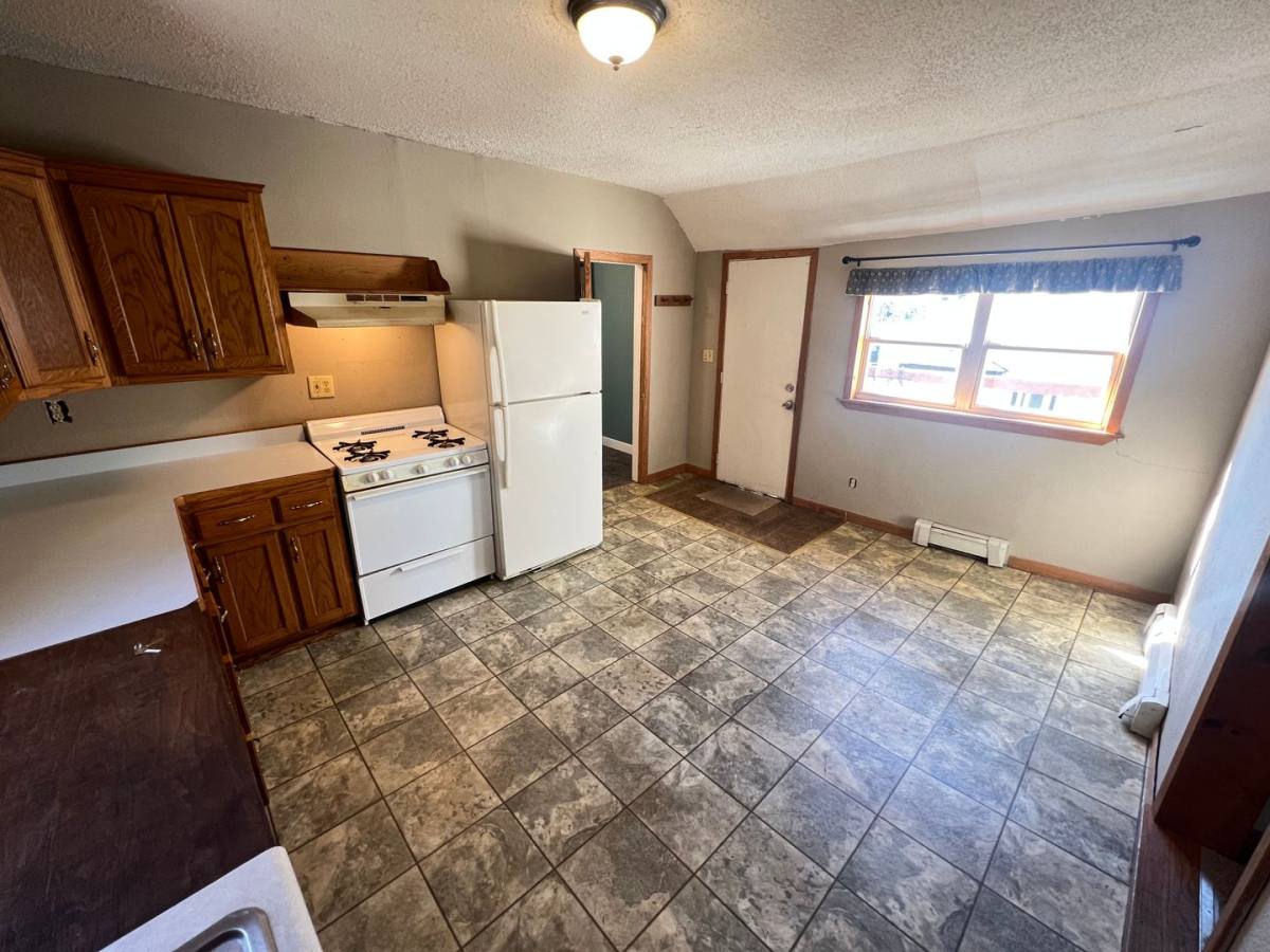 Apartment for rent at 2014 1 2 Banks Ave, Superior, WI 54880