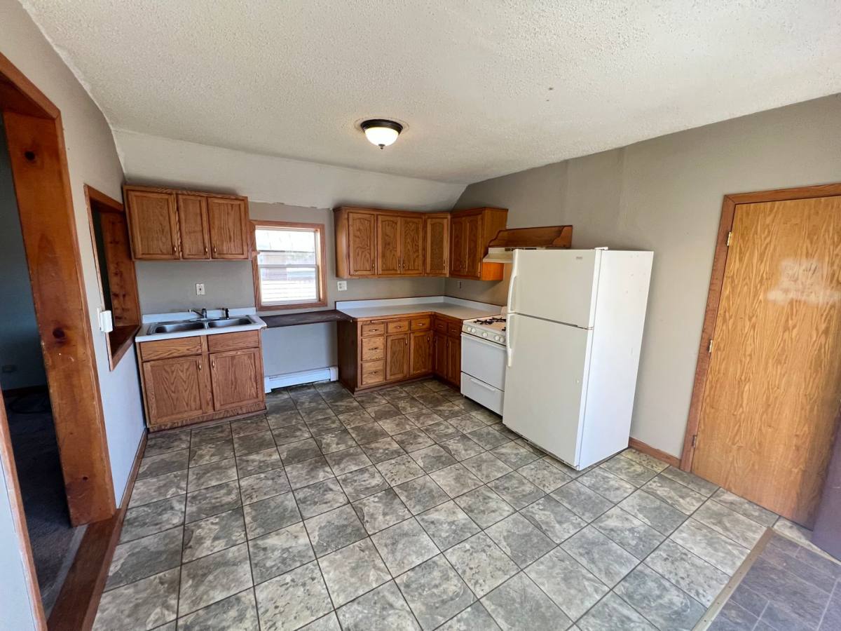 Apartment for rent at 2014 1 2 Banks Ave, Superior, WI 54880