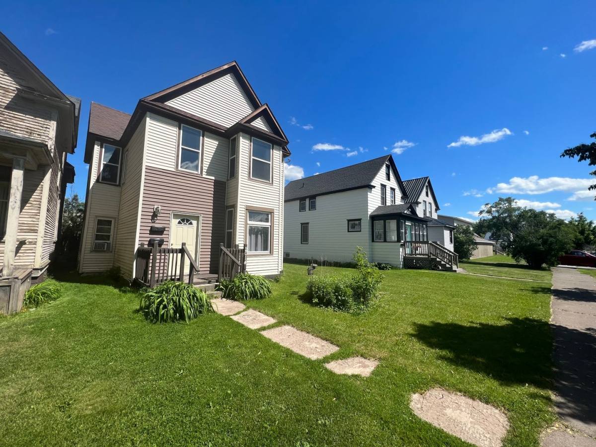 Apartment for rent at 2014 1 2 Banks Ave, Superior, WI 54880