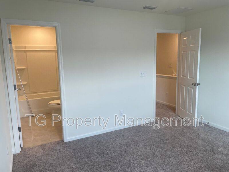 House for rent at 7665 Merchants Way, Jacksonville, FL 32222
